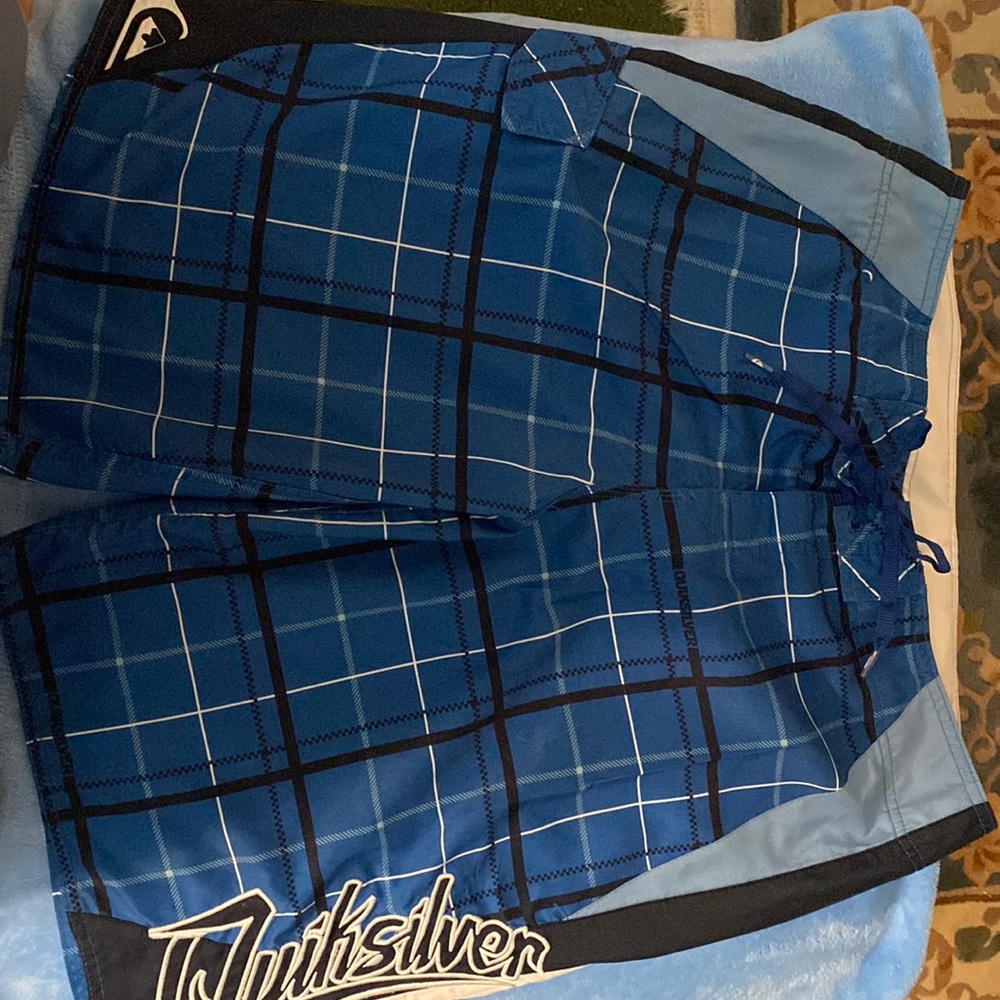 Quicksilver men size 36 shorts